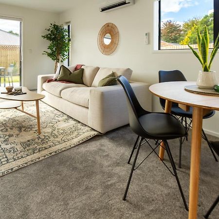 Riccarton 2 Bed 1 Bath W/Garage Apartment Christchurch Ngoại thất bức ảnh