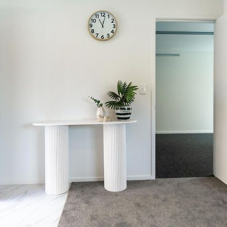 Riccarton 2 Bed 1 Bath W/Garage Apartment Christchurch Ngoại thất bức ảnh