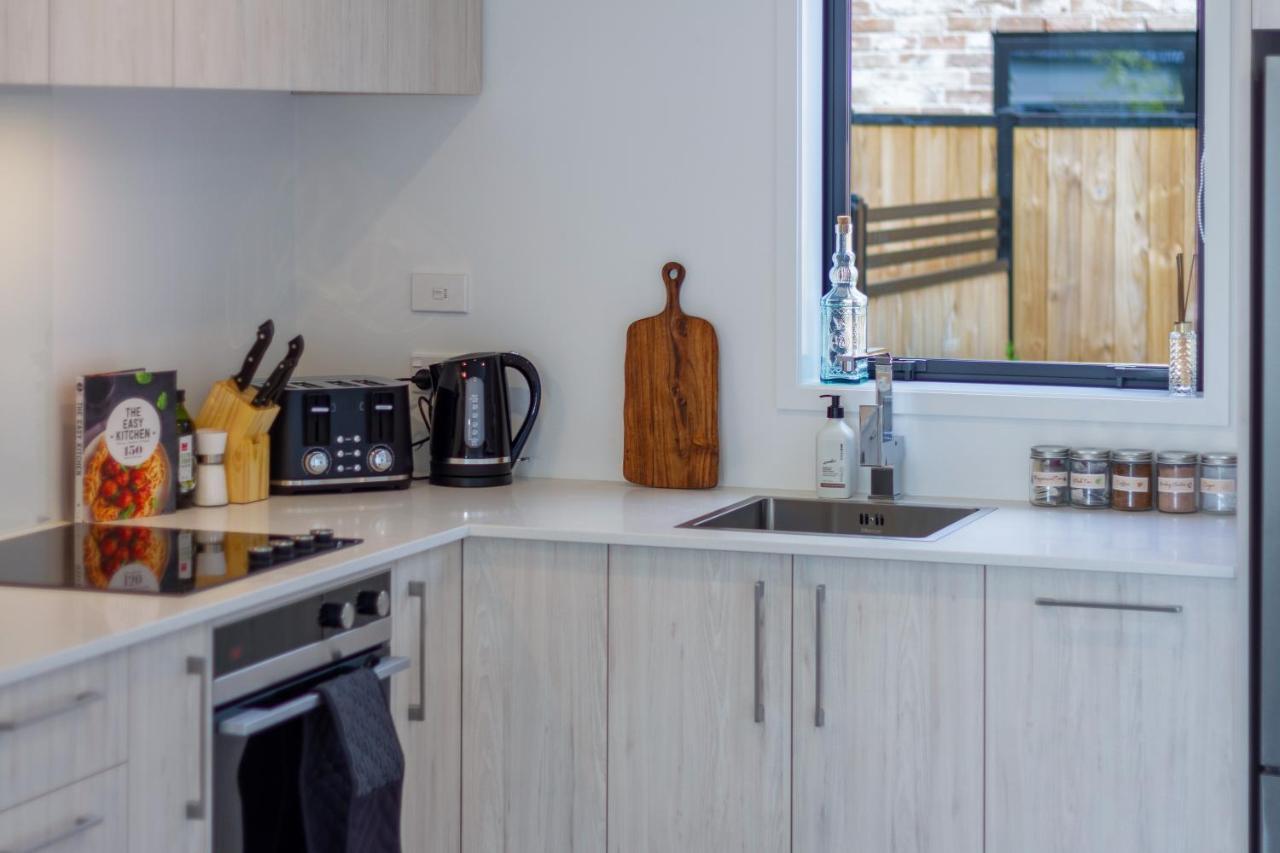 Riccarton 2 Bed 1 Bath W/Garage Apartment Christchurch Ngoại thất bức ảnh
