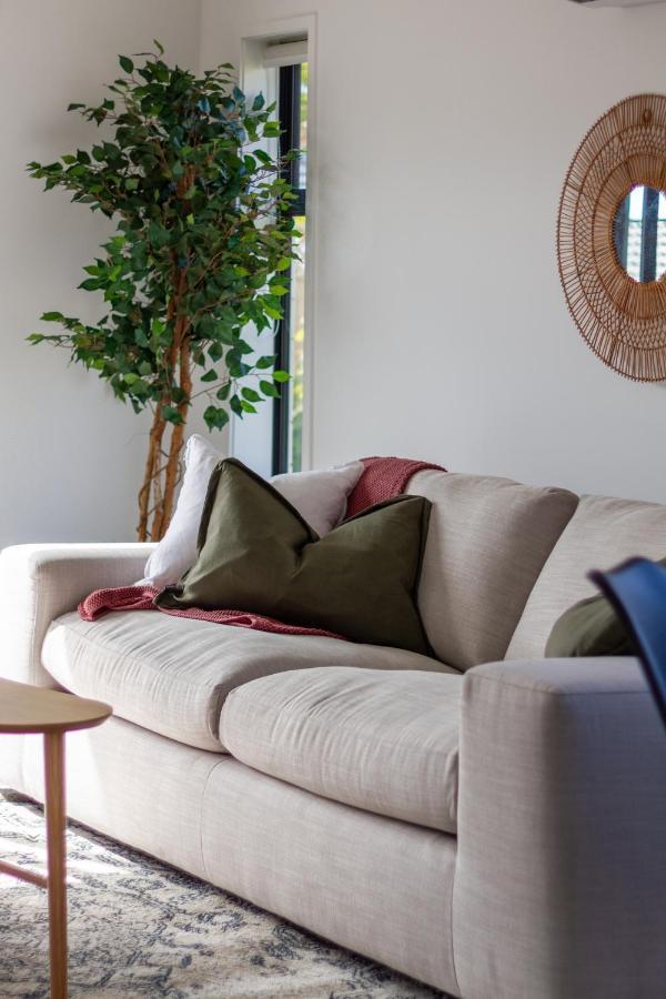 Riccarton 2 Bed 1 Bath W/Garage Apartment Christchurch Ngoại thất bức ảnh